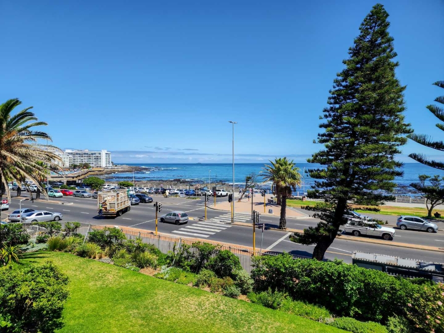 3 Bedroom Property for Sale in Sea Point Western Cape